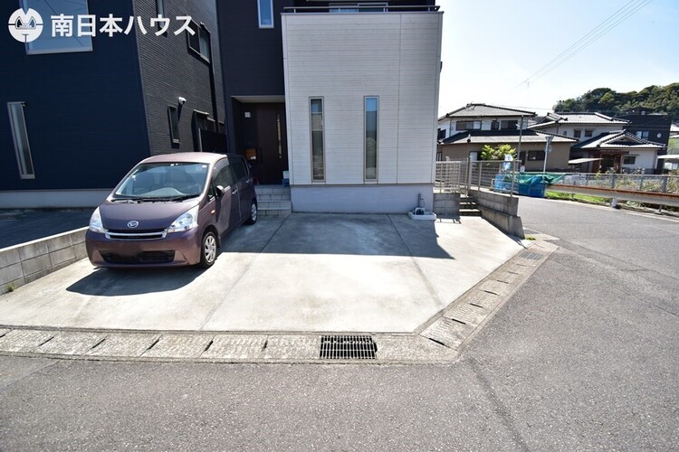 その他 【駐車場】駐車3台分！普通車2台、軽自動車1台が駐車可能です♪