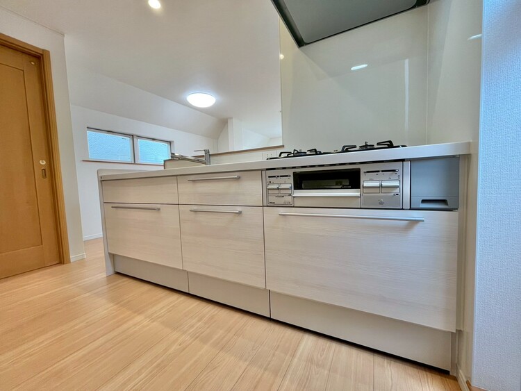 キッチン スマートな意匠と充実の機能を備えたキッチンが、暮らしにおいしい彩りを添えます。