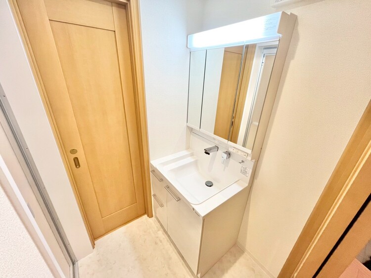 洗面 何かと物が増える場所だからこそ、スッキリと見映えの良い空間に。