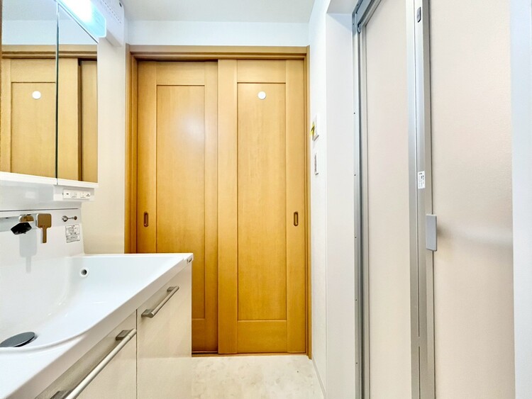 洗面 清潔感と心地よさを重視した、上質感漂うパウダールーム。