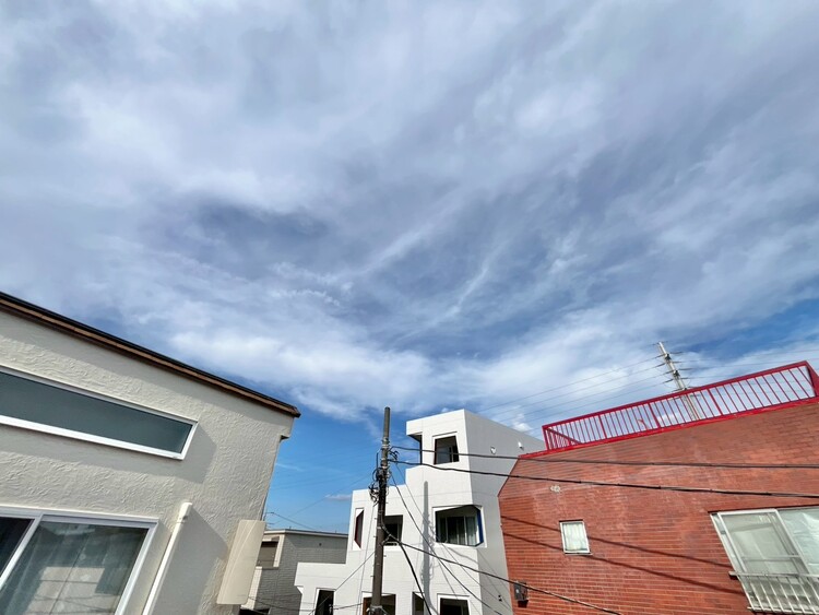 バルコニー 窓を開けると広がる青空。心をリフレッシュして日々を過ごしていきましょう。