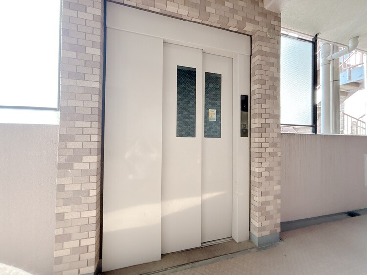 設備 エレベーターの管理も、きちんと行き届いてます。