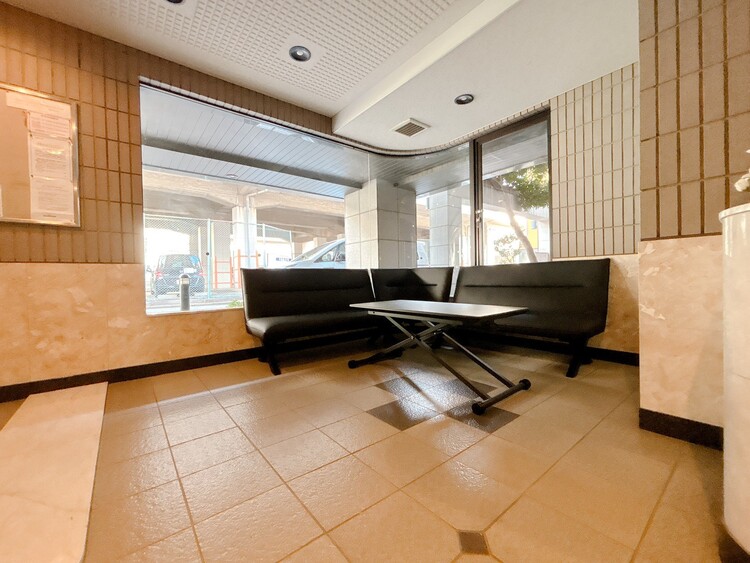 エントランス エントランス内部は、管理が行き届き清潔な共有スペースとなっています。