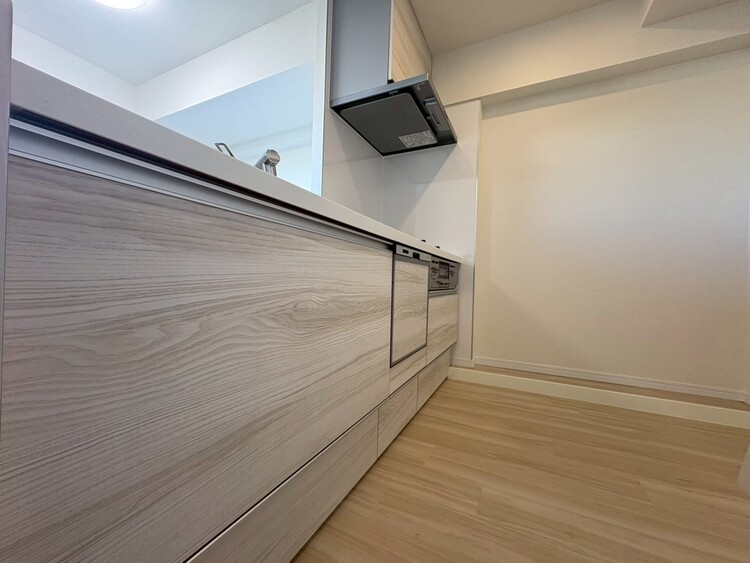 キッチン スマートな意匠と充実の機能を備えたキッチンが、暮らしにおいしい彩りを添えます。