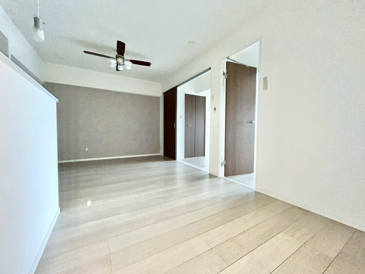 居間 飾り過ぎないシンプルな内装と偏り過ぎないデザインで統一しました。