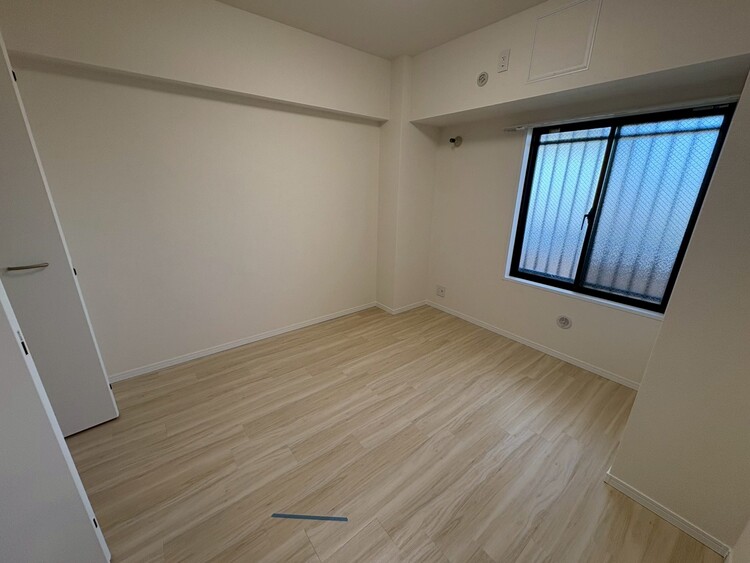 寝室 ベッドも十分に設置するスペースがあります。