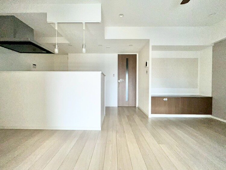 居間 快適に過ごす毎日を求めて、暮らしの中でご自身の「マイホーム」に創り上げて下さい。