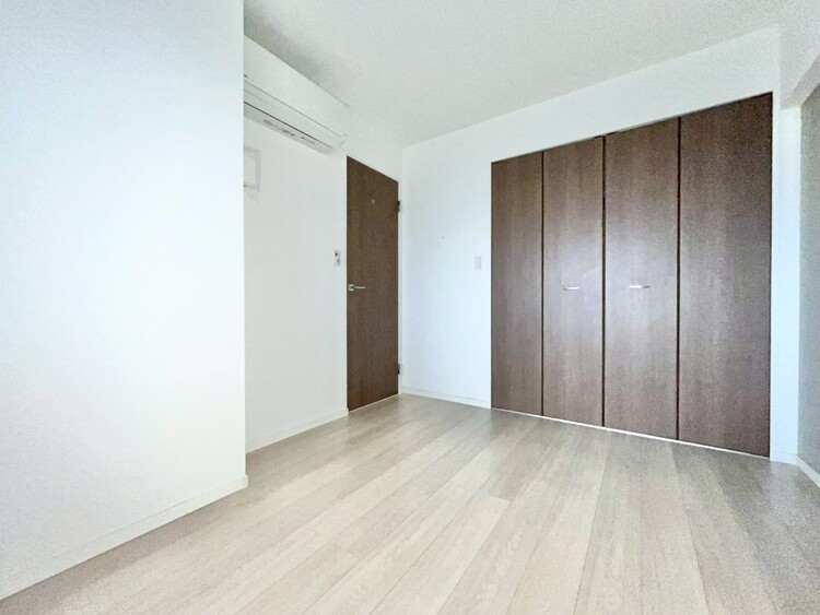 寝室 ベッドも十分に設置するスペースがあります。