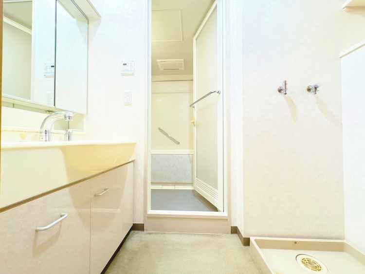 洗面 清潔感と心地よさを重視した、上質感漂うパウダールーム。