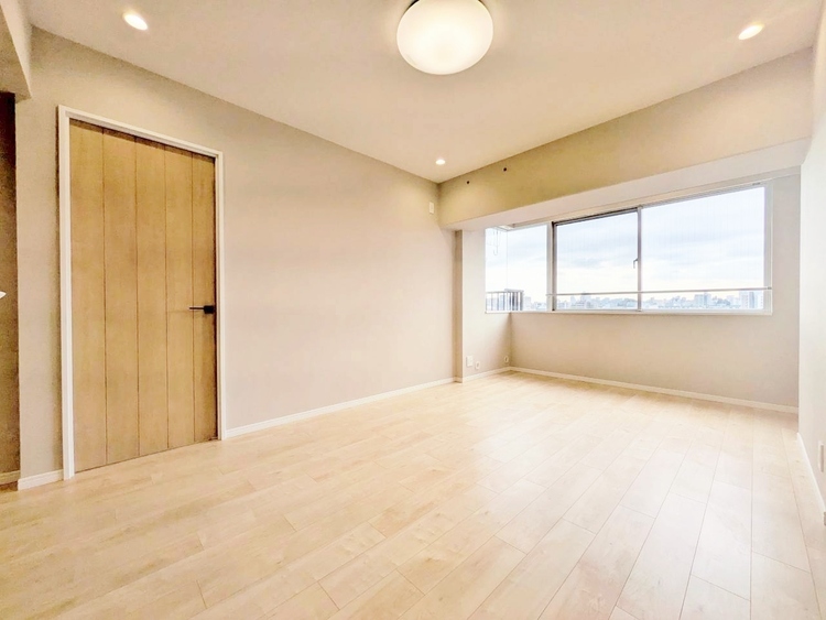 居間 居心地の良い空気感は、暮らしのステージを彩り、心からのやすらぎと満足感を与えてくれます。