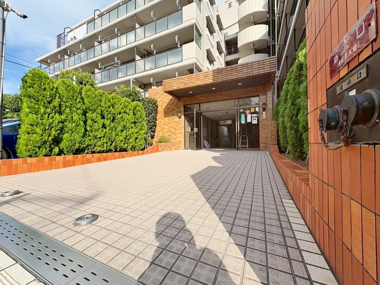 エントランス 外と内をつなぐエントランスは、まさに顔となる場所。