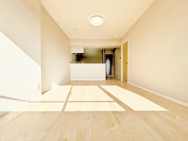 居間 快適に過ごす毎日を求めて、暮らしの中でご自身の「マイホーム」に創り上げてください。