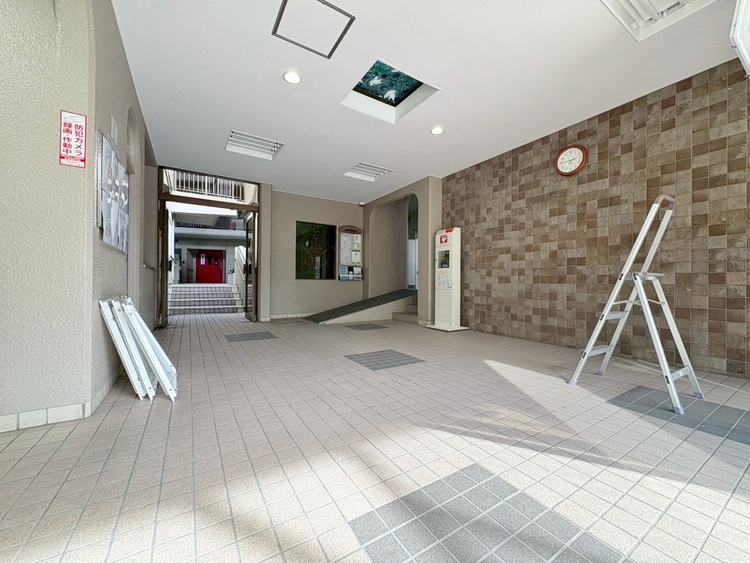 エントランス エントランス内部は、管理が行き届き清潔な共有スペースとなっています。