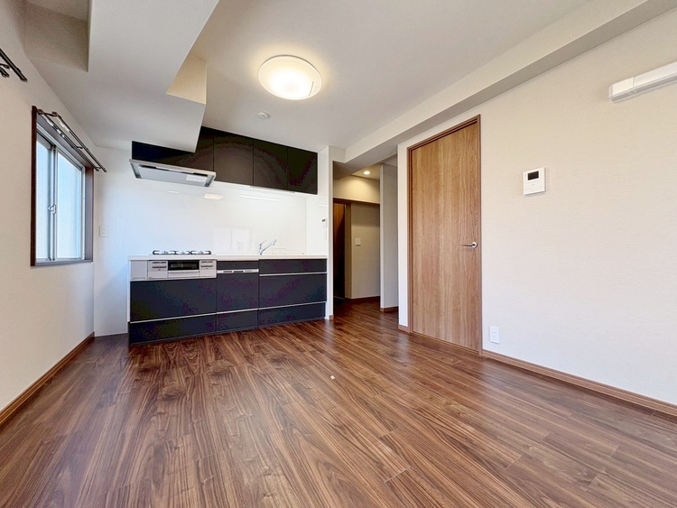 居間 忙しく過ぎゆく日常を置き去るほど、ゆったりした時間が流れるリビング。