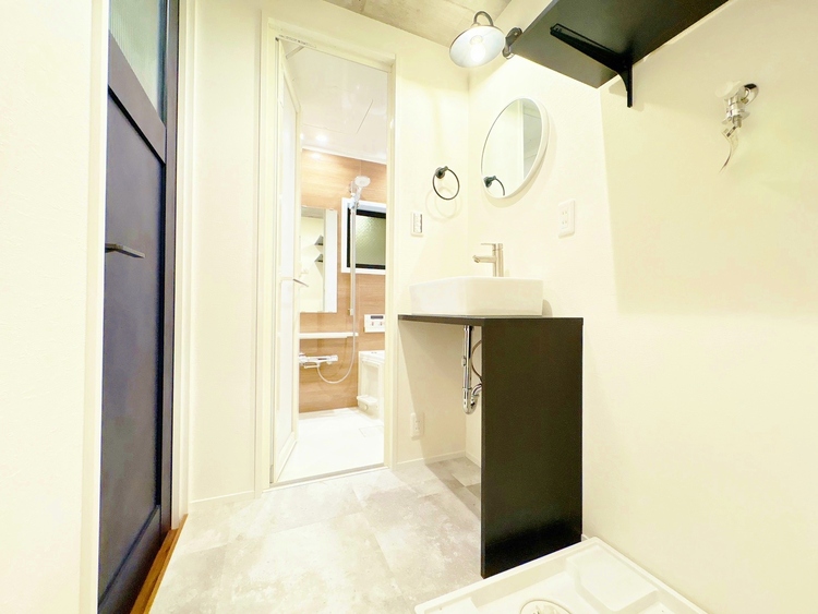 洗面 清潔感と心地よさを重視した、上質感漂うパウダールーム。