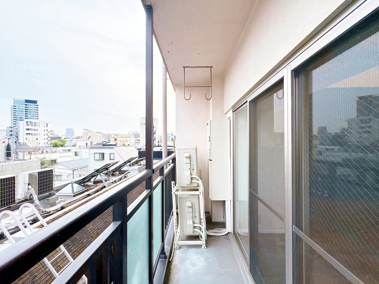 バルコニー 暮らしの中で、光と風を演出してくれるバルコニー。