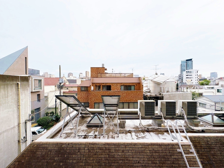 バルコニー 窓を開けると広がる青空。心をリフレッシュして日々を過ごしていきましょう。