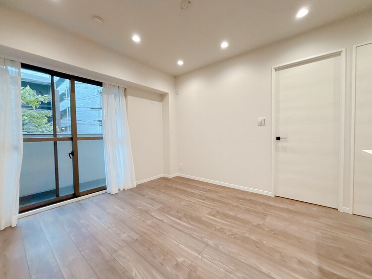 居間 快適に過ごす毎日を求めて、暮らしの中でご自身の「マイホーム」に創り上げてください。