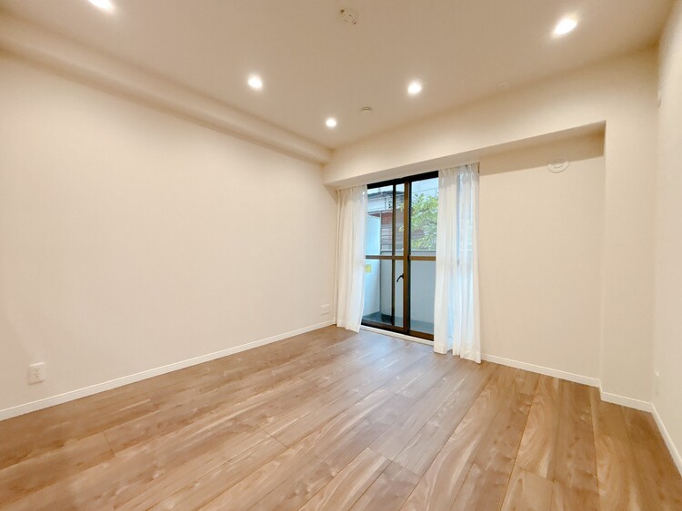 寝室 ベッドも十分に設置するスペースがあります。