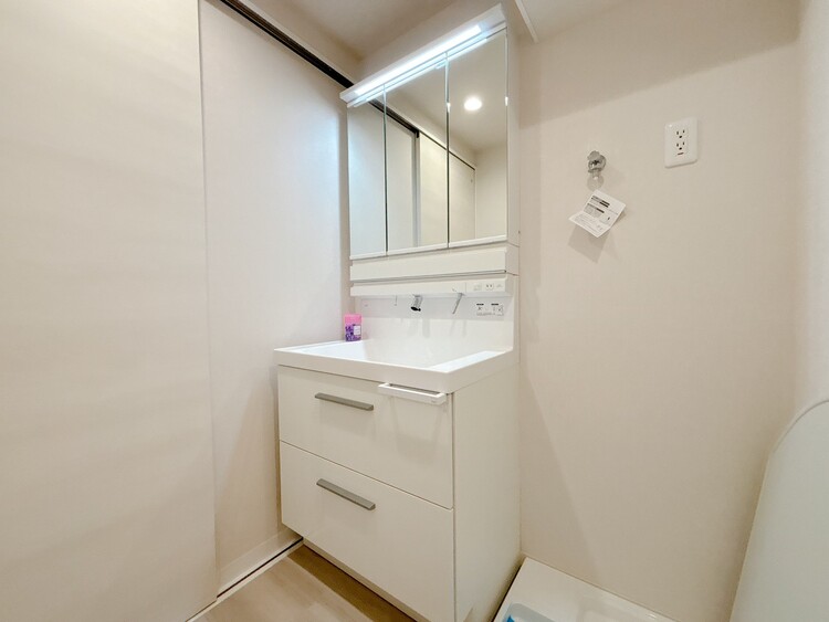 洗面 何かと物が増える場所だからこそ、スッキリと見映えの良い空間に。