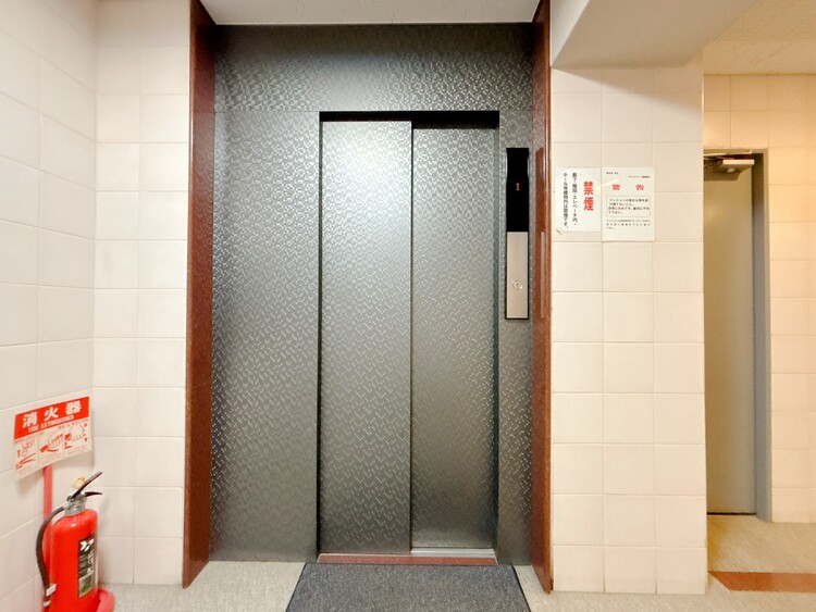 設備 エレベーターの管理も、きちんと行き届いてます。
