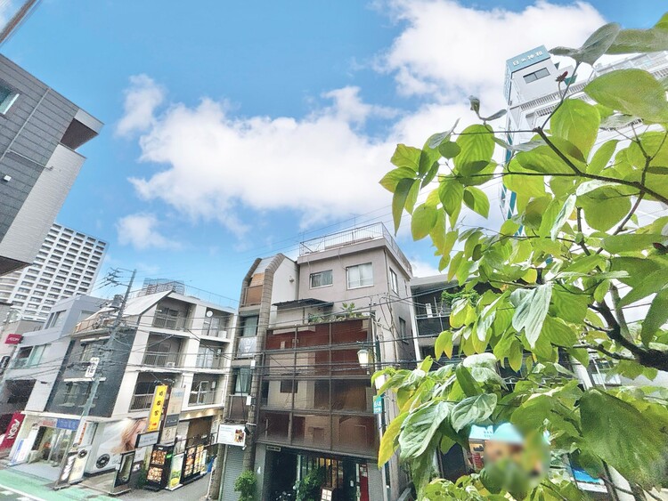 バルコニー 窓を開けると広がる青空。心をリフレッシュして日々を過ごしていきましょう。