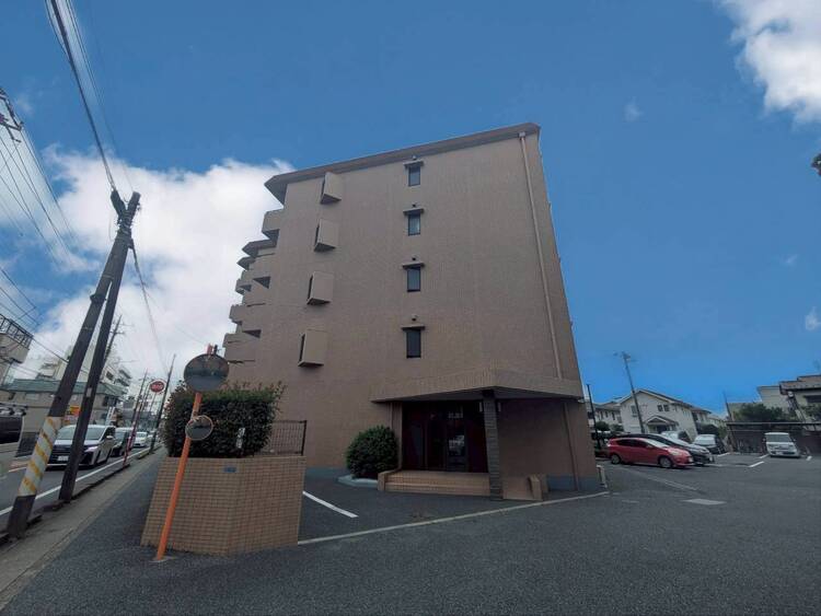 エントランス 外と内をつなぐエントランスは、まさに顔となる場所。