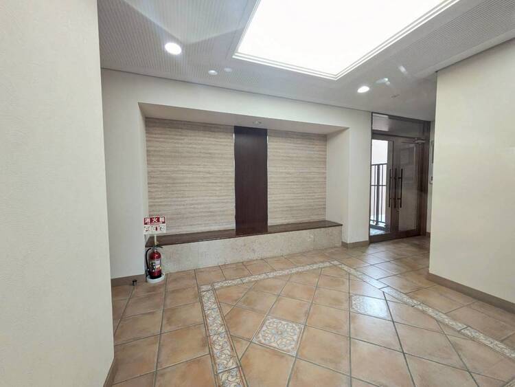 エントランス エントランス内部は、管理が行き届き清潔な共有スペースとなっています。