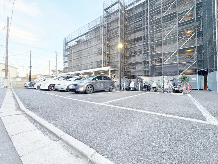 駐車場 本物件の駐車スペースです。車種制限のある場合もございますので、お気軽にお問い合わせくださいませ。