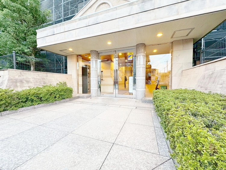 エントランス 外と内をつなぐエントランスは、まさに顔となる場所。