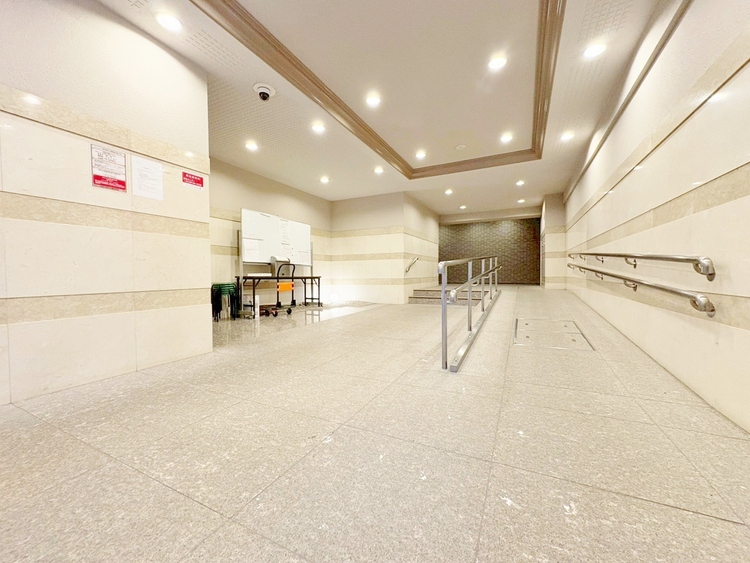 エントランス エントランス内部は、管理が行き届き清潔な共有スペースとなっています。