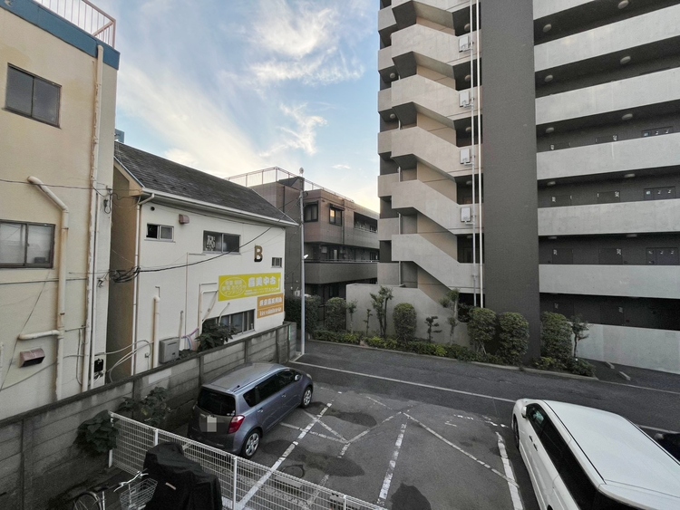 バルコニー 窓を開けると広がる青空。心をリフレッシュして日々を過ごしていきましょう。