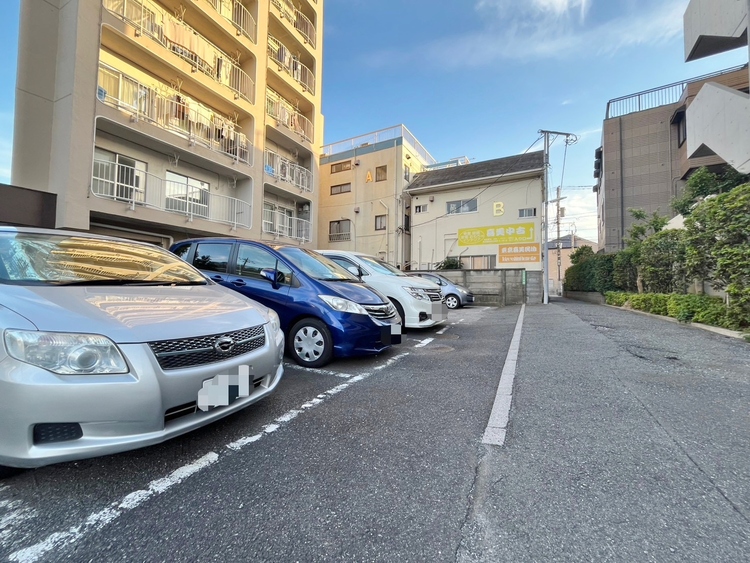駐車場 本物件の駐車スペースです。車種制限のある場合もございますので、お気軽にお問い合わせくださいませ。