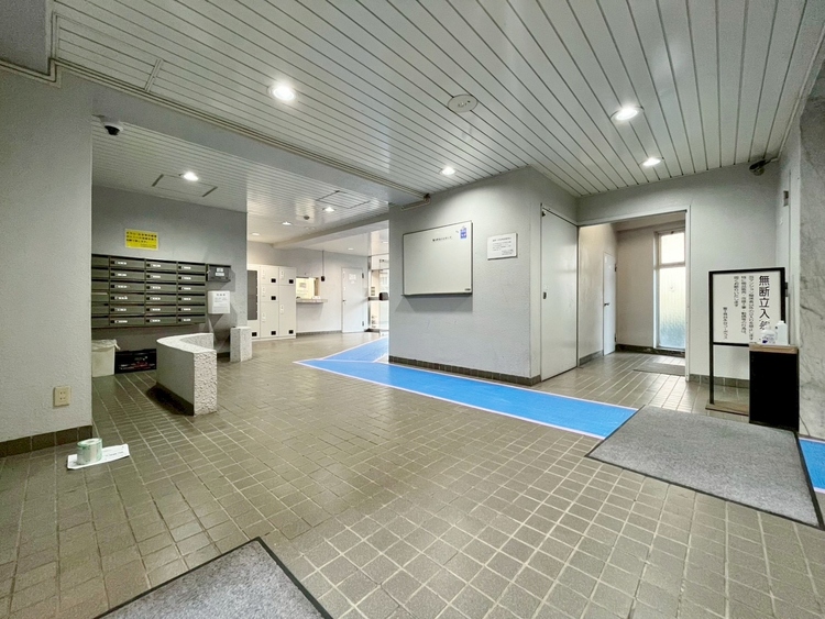 エントランス エントランス内部は、管理が行き届き清潔な共有スペースとなっています。