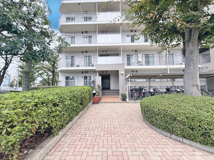 エントランス 外と内をつなぐエントランスは、まさに顔となる場所。