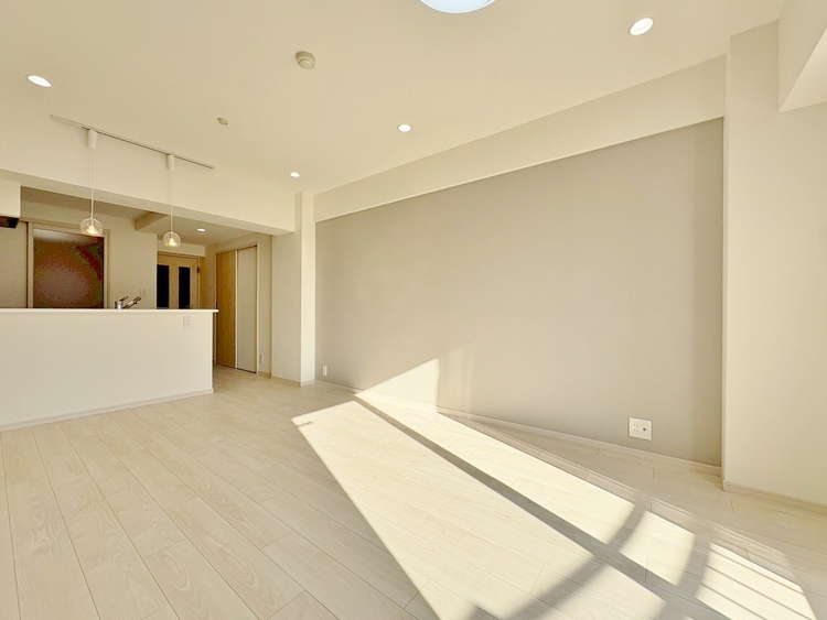 居間 飾り過ぎないシンプルな内装と偏り過ぎないデザインで統一しました。