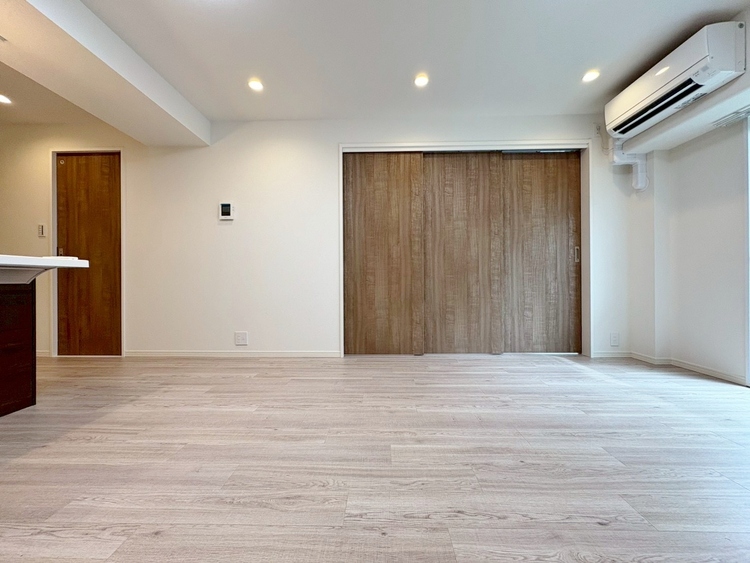 居間 快適に過ごす毎日を求めて、暮らしの中でご自身の「マイホーム」に創り上げてください。