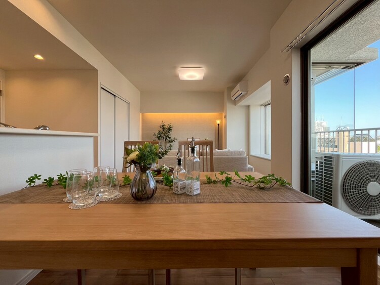 居間 飾り過ぎないシンプルな内装と偏り過ぎないデザインで統一しました。