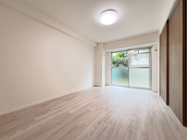 寝室 書斎にするなり、寝室するなりこの１室をどうアレンジするかを想像するだけで夢が膨らみますね。