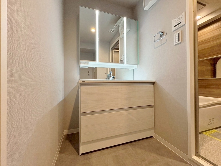 洗面 何かと物が増える場所だからこそ、スッキリと見映えの良い空間に。