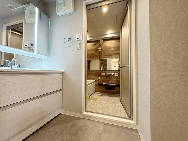 洗面 清潔感と心地よさを重視した、上質感漂うパウダールーム。