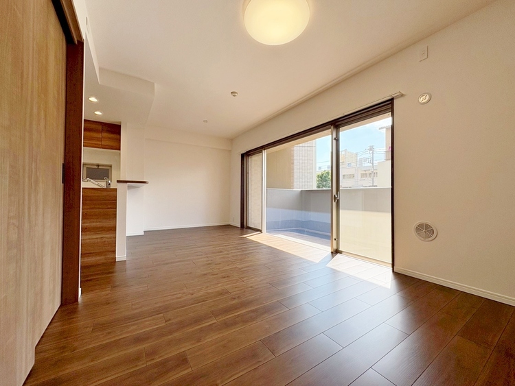 居間 快適に過ごす毎日を求めて、暮らしの中でご自身の「マイホーム」に創り上げてください。