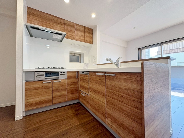 キッチン スマートな意匠と充実の機能を備えたキッチンが、暮らしにおいしい彩りを添えます。