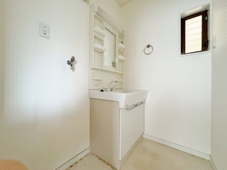 洗面 何かと物が増える場所だからこそ、スッキリと見映えの良い空間に。