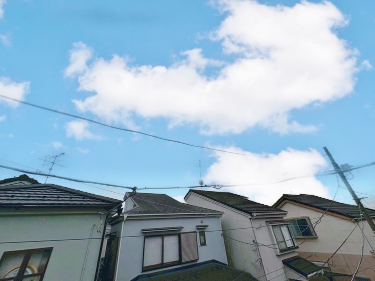 バルコニー 窓を開けると広がる青空。心をリフレッシュして日々を過ごしていきましょう。