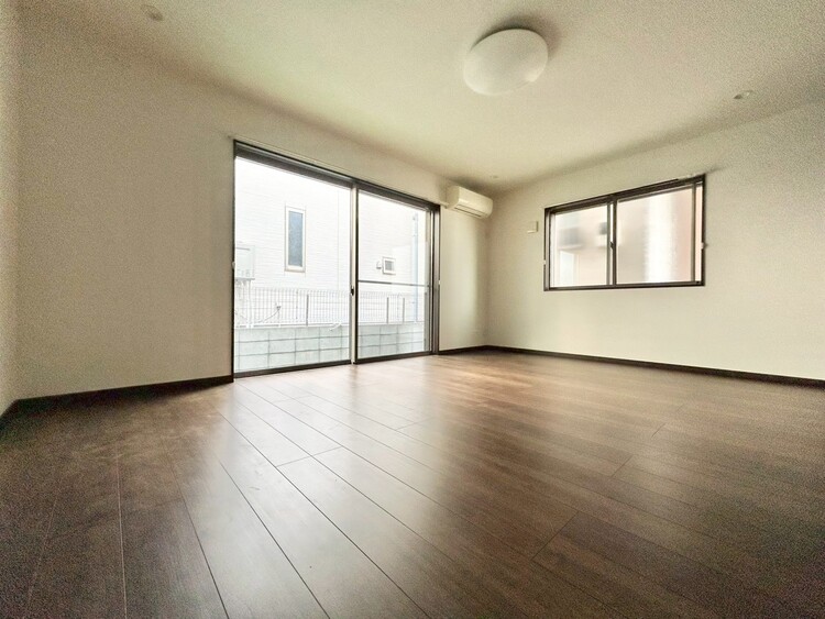 居間 居心地の良い空気感は、暮らしのステージを彩り、心からのやすらぎと満足感を与えてくれます。