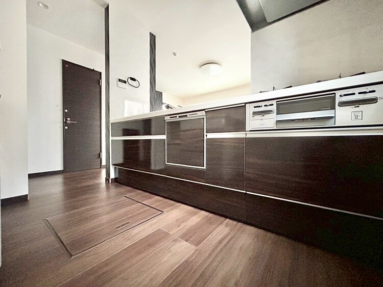 キッチン スマートな意匠と充実の機能を備えたキッチンが、暮らしにおいしい彩りを添えます。