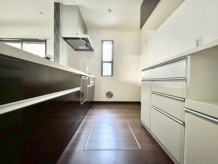 キッチン 洗練されたスタイリッシュなデザイン性と使いやすさを備えた仕様。