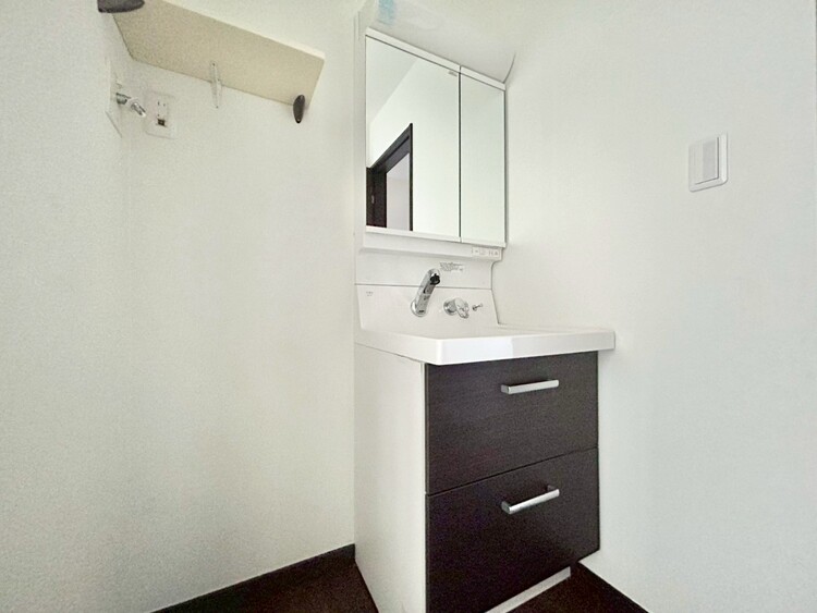 洗面 何かと物が増える場所だからこそ、スッキリと見映えの良い空間に。