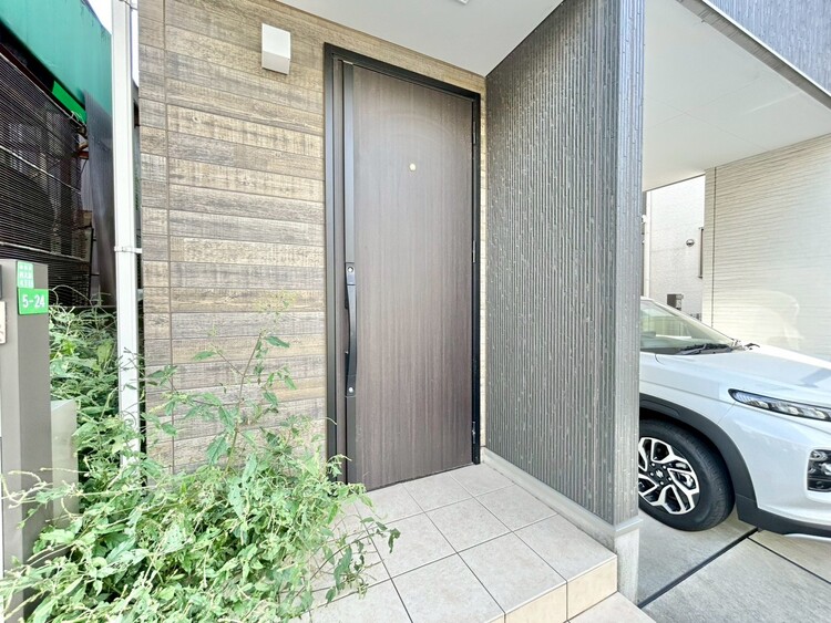 玄関 玄関を開ければ、そこは安らぎのご自宅。